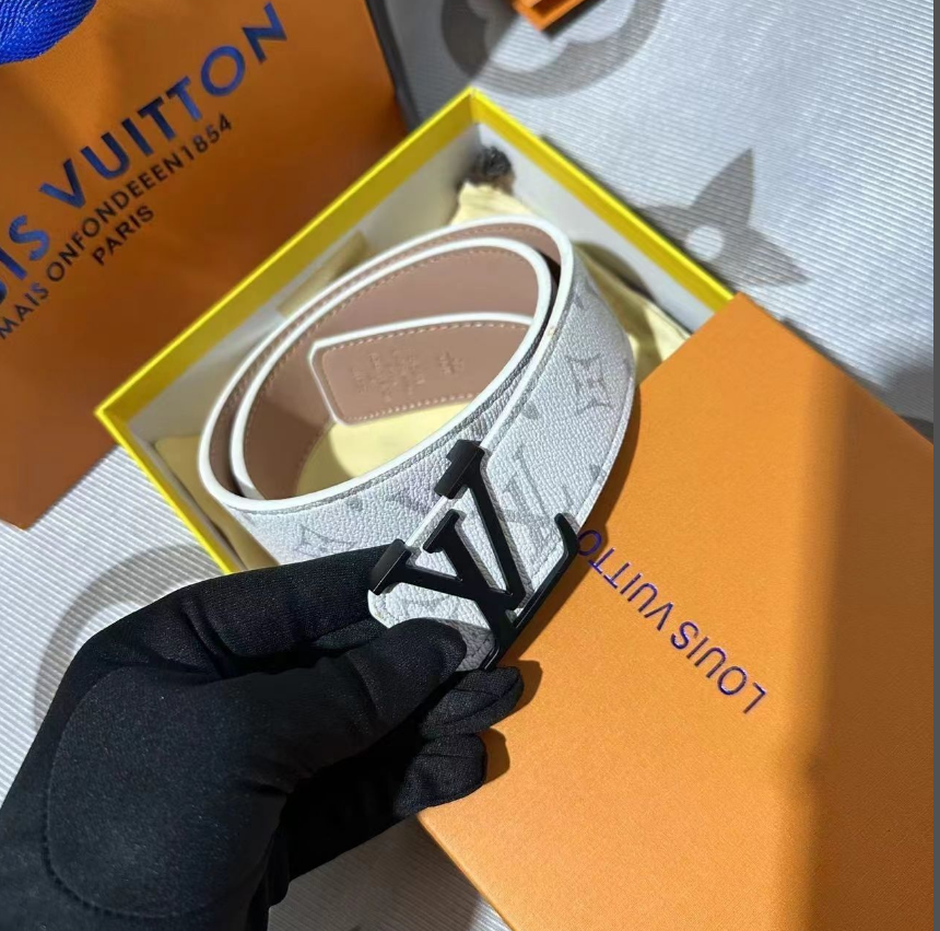 LOUIS VUITTON BELT